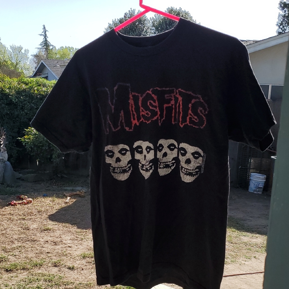 MISFITS TEE Size L 100% Cotton Skulls  GUC